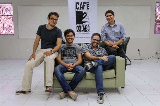 Equipe do Caf do Colombo  reponsvel pela organizao do livro. Crdito: Divulgao.